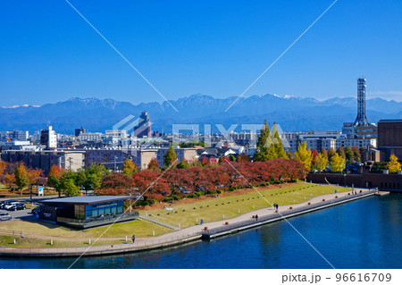 天文橋より立山連峰を望む　富岩運河環水公園 96616709