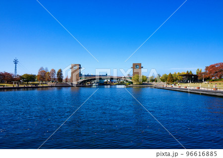 天文橋と水面に映える景観 富岩運河環水公園 天文橋と水面に映える景観 富岩運河環水公園 96616885