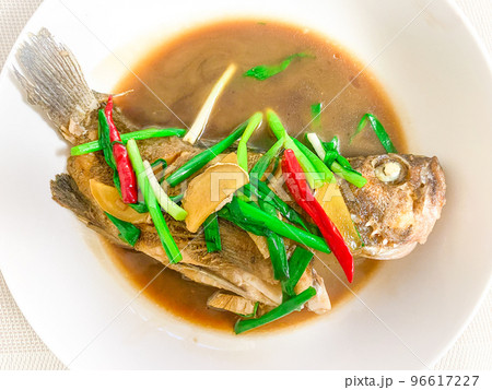 中国上海料理・紅焼鮶魚（ソイの中華風醤油煮込み） 96617227