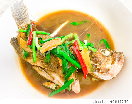 中国上海料理・紅焼鮶魚(ソイの中華風醤油煮込み) 中国上海料理・紅焼鮶魚(ソイの中華風醤油煮込み) 96617250