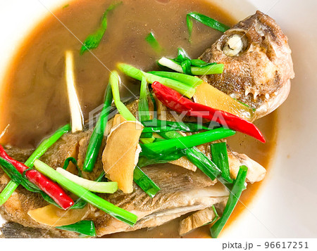 中国上海料理・紅焼鮶魚(ソイの中華風醤油煮込み) 中国上海料理・紅焼鮶魚(ソイの中華風醤油煮込み) 96617251