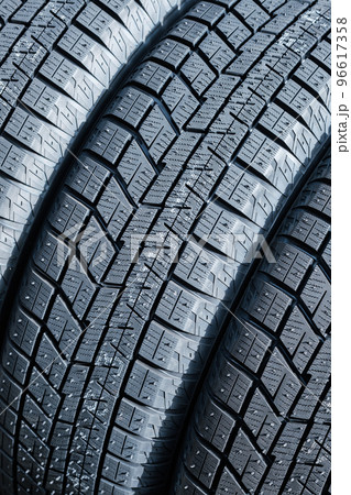 スタッドレスタイヤ（新品） 96617358