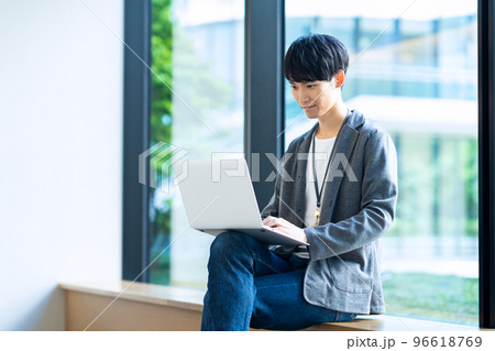 エンジニア　ビジネス　オフィス　オフィスカジュアル　撮影協力「LINK FOREST」 96618769