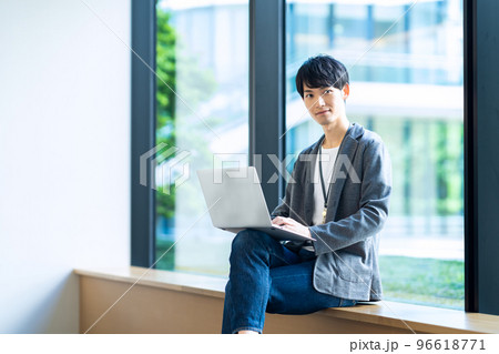 エンジニア　ビジネス　オフィス　オフィスカジュアル　撮影協力「LINK FOREST」 96618771