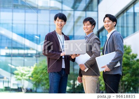 エンジニア　ビジネス　オフィス　会議　オフィスカジュアル　撮影協力「LINK FOREST」 96618835