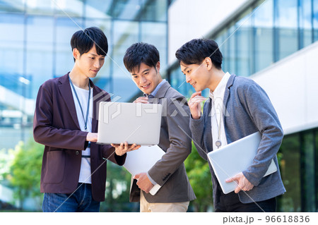 エンジニア　ビジネス　オフィス　会議　オフィスカジュアル　撮影協力「LINK FOREST」 96618836