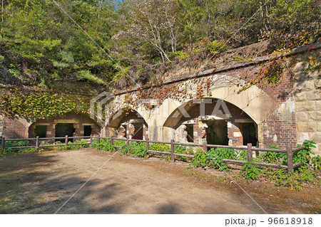【大久野島の北部砲台 (軍事施設 遺跡)】 広島県竹原市忠海町 96618918
