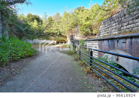 【大久野島の北部砲台 (軍事施設 遺跡)】 広島県竹原市忠海町 96618924