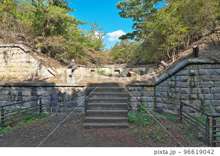 【大久野島の北部砲台 (軍事施設 遺跡)】 広島県竹原市忠海町 96619042