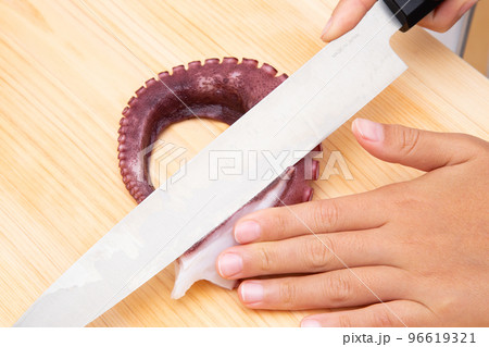 茹蛸（ゆでだこ）の調理 96619321