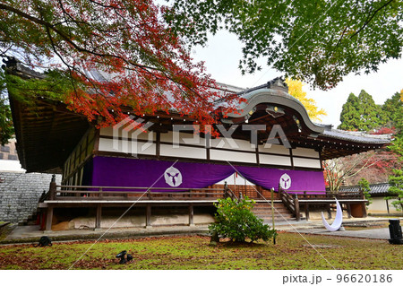 秋に参った滋賀県大津市西教寺の宗祖大師殿 96620186