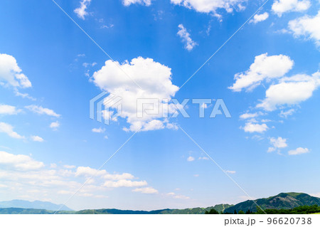 美しく壮大な初夏の空「仙酔峡の空と雲」日本・阿蘇市 美しく壮大な初夏の空「仙酔峡の空と雲」日本・阿蘇市 96620738