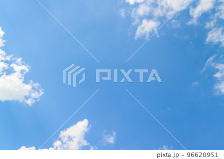 美しく壮大な阿蘇山頂から初夏の空「仙酔峡」日本・阿蘇市 美しく壮大な阿蘇山頂から初夏の空「仙酔峡」日本・阿蘇市 96620951