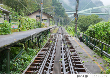 無人の唐笠駅 96620989