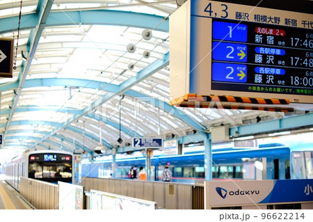 【藤沢市】特急列車の発車待ち 【藤沢市】特急列車の発車待ち 96622214