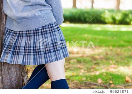 木によりかかる女の子⑰ 木によりかかる女の子⑰ 96622871