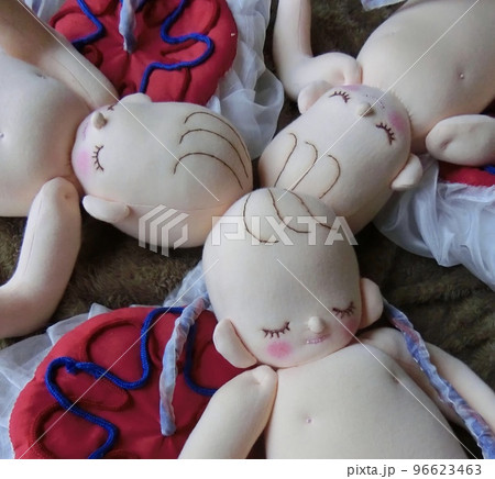 健康に生まれてくれますように 可愛い胎児人形 健康に生まれてくれますように 可愛い胎児人形 96623463