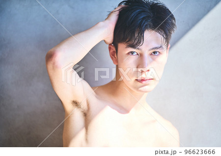 若い　ライフスタイル 96623666