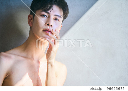 若い　ライフスタイル 96623675