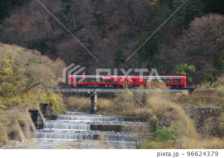 大糸線全線開通65周年記念乗入れ リゾート雪月花 横川橋梁 96624379