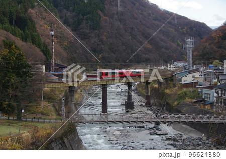大糸線全線開通65周年記念乗入れ リゾート雪月花 第7姫川橋梁 大糸線全線開通65周年記念乗入れ リゾート雪月花 第7姫川橋梁 96624380