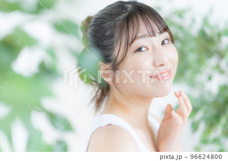 女性　ビューティー　スキンケア 96624800