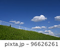 土手の秋空 96626261