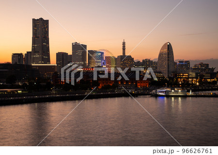 ≪横浜≫みなとみらいの夕景 ≪横浜≫みなとみらいの夕景 96626761