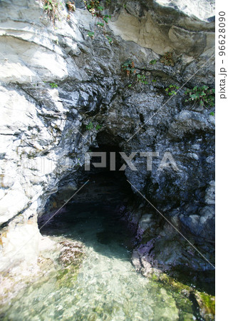 三浦・岩礁のみち(海蝕洞) 三浦・岩礁のみち(海蝕洞) 96628090