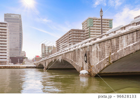 冬の萬代橋 (信濃川水上バスより)　2018年1月撮影 96628133