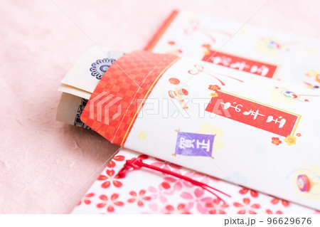 お年玉　お正月のイメージ素材 96629676