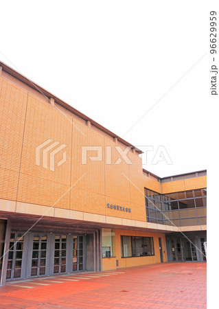 犬山市、市民文化会館と南部公民館の風景 96629959