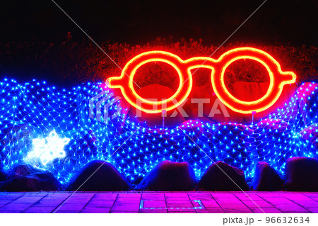 メガネの飾り メガネのモニュメント 96632634