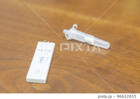 新型コロナウィルスの抗原検査 96632655