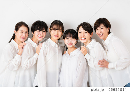 世代別の女性　ビューティー　美容 96633814