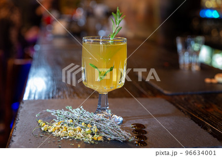 Mulled wine with white honey 96634001