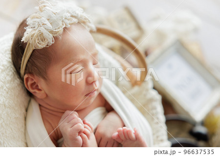 ニューボーンフォト 96637535