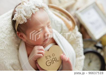 ニューボーンフォト 96637539