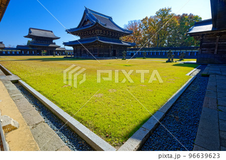 国宝瑞龍寺と青空 高岡市 国宝瑞龍寺と青空 高岡市 96639623