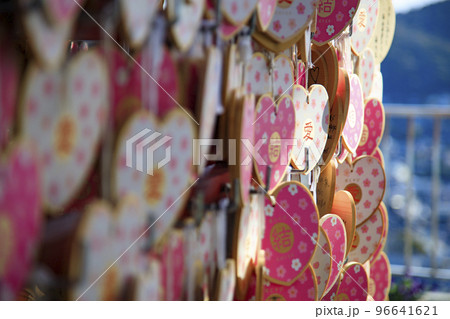 春の尾道千光寺のハート絵馬 春の尾道千光寺のハート絵馬 96641621