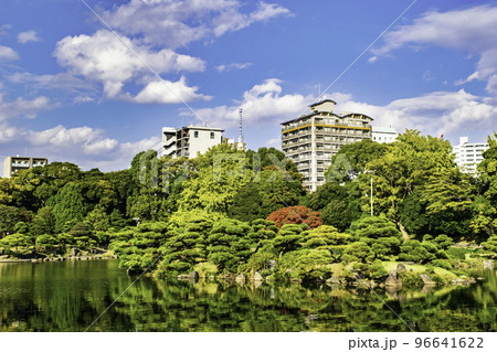 東京都　江東区　清澄庭園　大泉水　秋の風景　都措定名勝 96641622