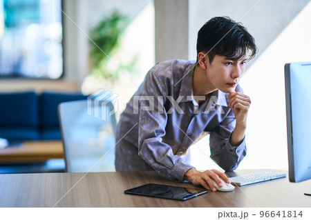 若い　ライフスタイル 96641814