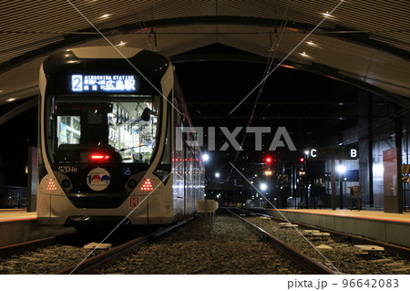 【広島電鉄】夜の5200形〜Green mover APEX〜(宮島線:広電宮島口駅) 【広島電鉄】夜の5200形〜Green mover APEX〜(宮島線:広電宮島口駅) 96642083