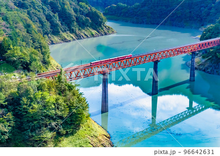 静岡県 大井川鐵道井川線　～奥大井湖上駅に向かう列車～ 96642631