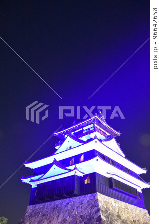 清州城とライトアップ 96642658