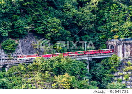 静岡県 大井川鐵道井川線　～アプト式区間を行く列車～ 96642781