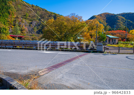 新渡良瀬橋 渡良瀬川 日光足尾 秋の風景 新渡良瀬橋 渡良瀬川 日光足尾 秋の風景 96642833