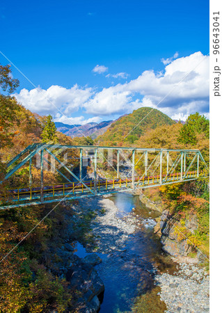 渡良瀬川　新渡良瀬橋から上流方面の眺め　秋の風景　 96643041