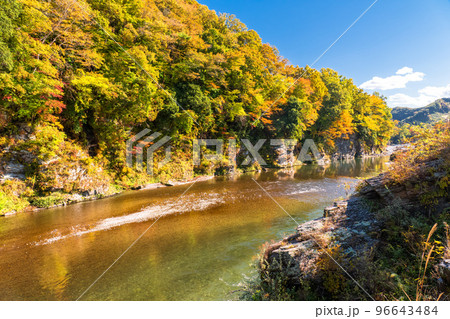 《埼玉県》秋の長瀞・紅葉の岩畳 《埼玉県》秋の長瀞・紅葉の岩畳 96643484