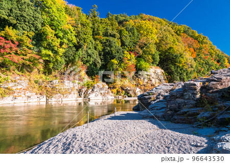 《埼玉県》秋の長瀞・紅葉の岩畳 《埼玉県》秋の長瀞・紅葉の岩畳 96643530